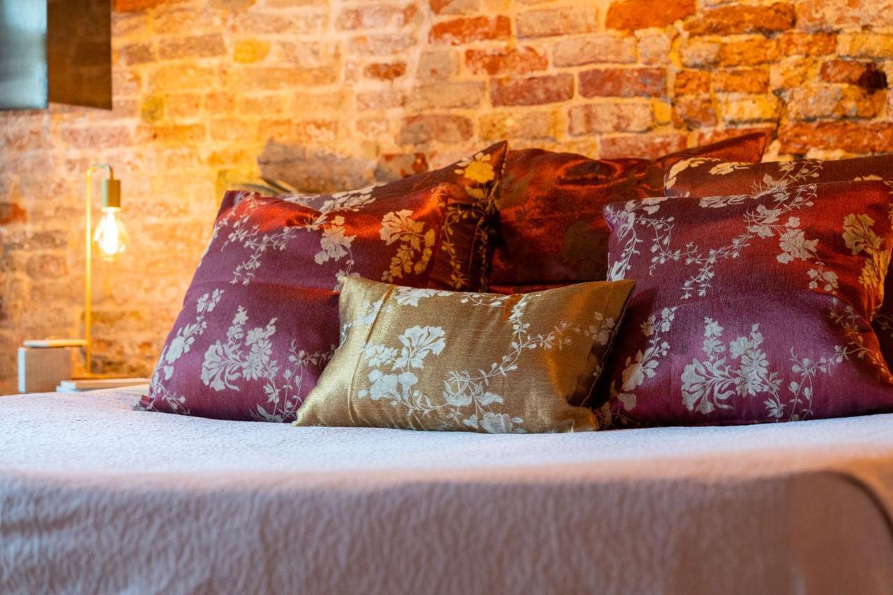 Casa Manina Sul Ponte - Your Private Canal View Apartment Venice
