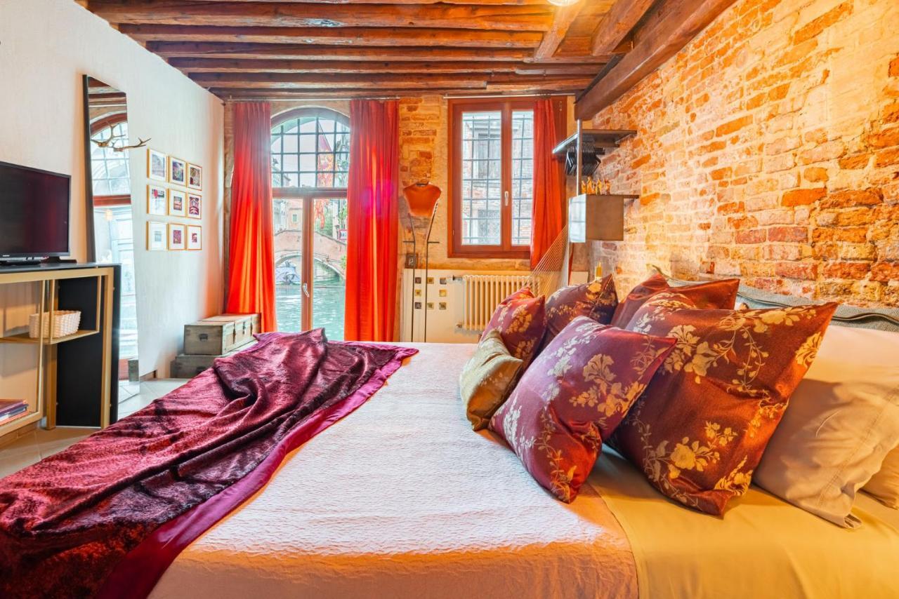 Casa Manina Sul Ponte - Your Private Canal View Apartment