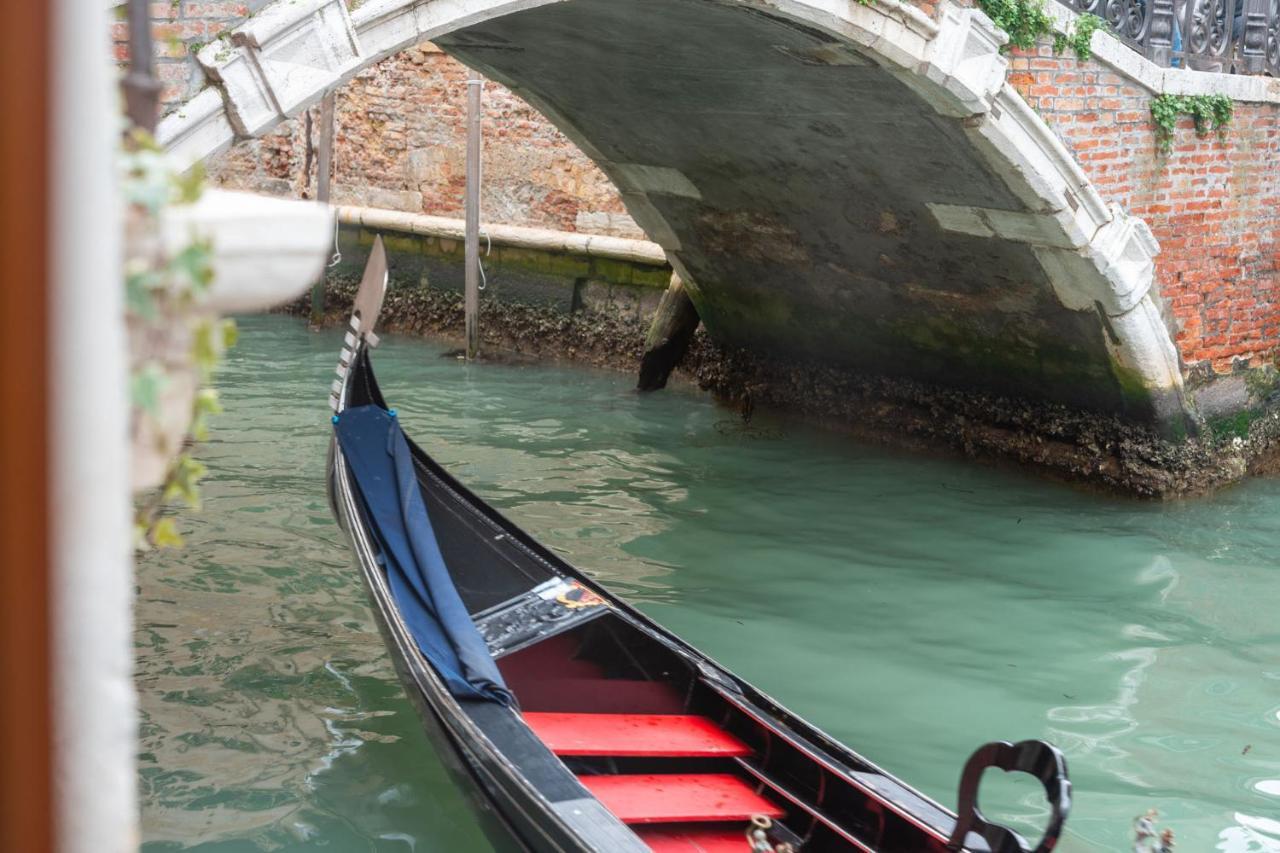 Casa Manina Sul Ponte - Your Private Canal View Apartment *