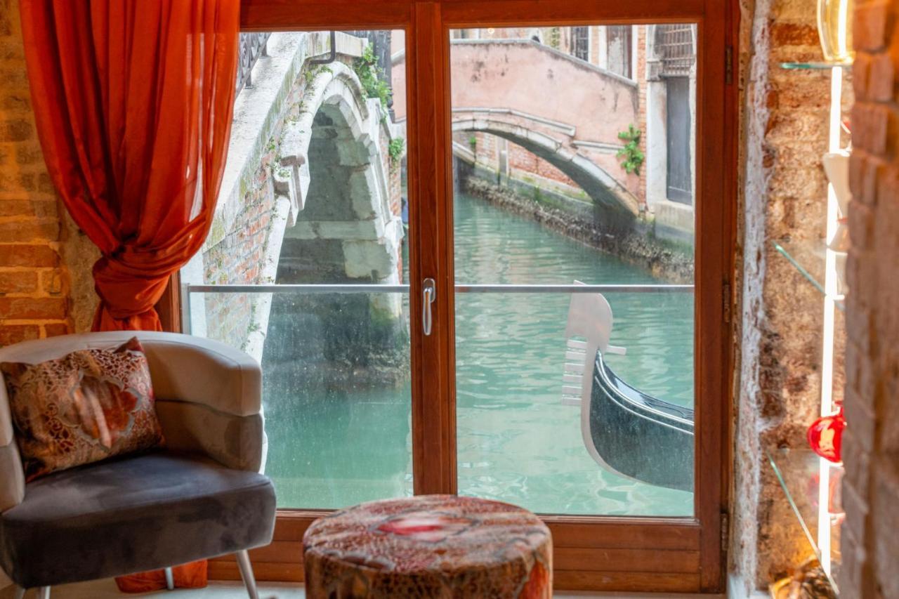 Casa Manina Sul Ponte - Your Private Canal View Venice